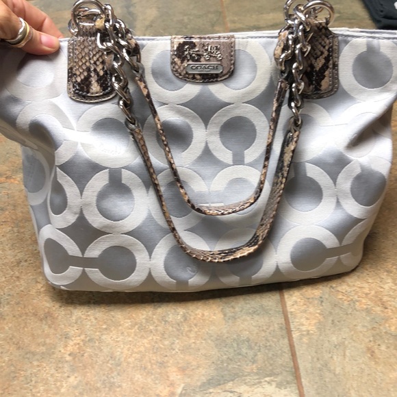 Coach Handbags - Coach bag 💯 authentic